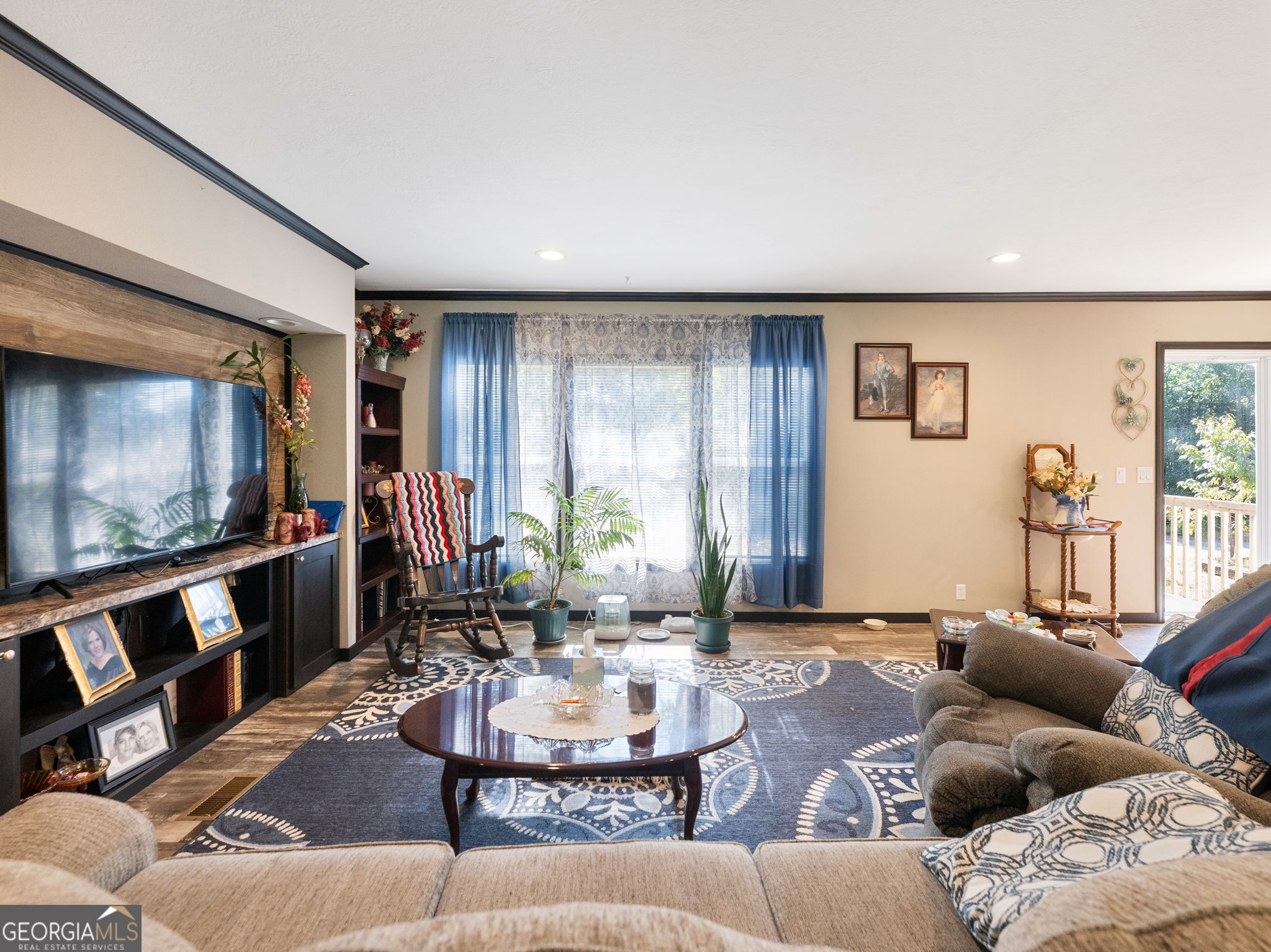 529 Eden CIR