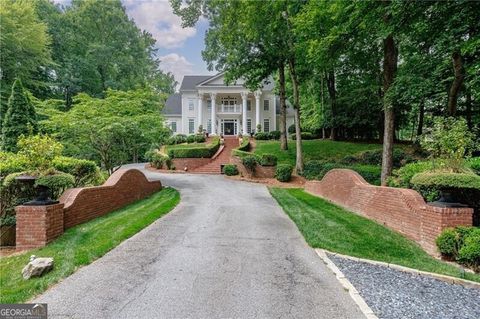 Photo of 510 Londonberry Road, Atlanta, GA 30327 (MLS # 10772301)