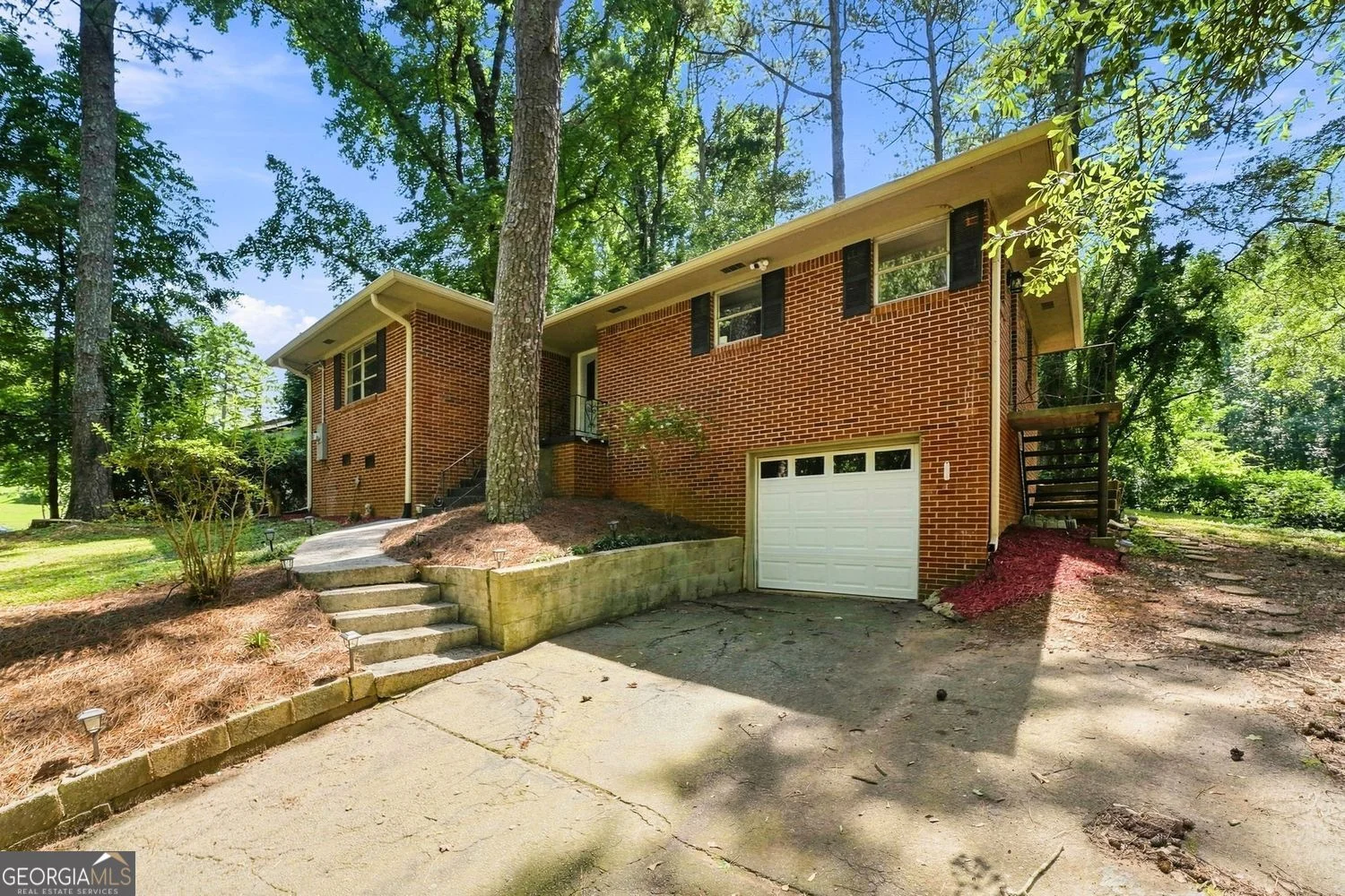 128 Dickson Court
