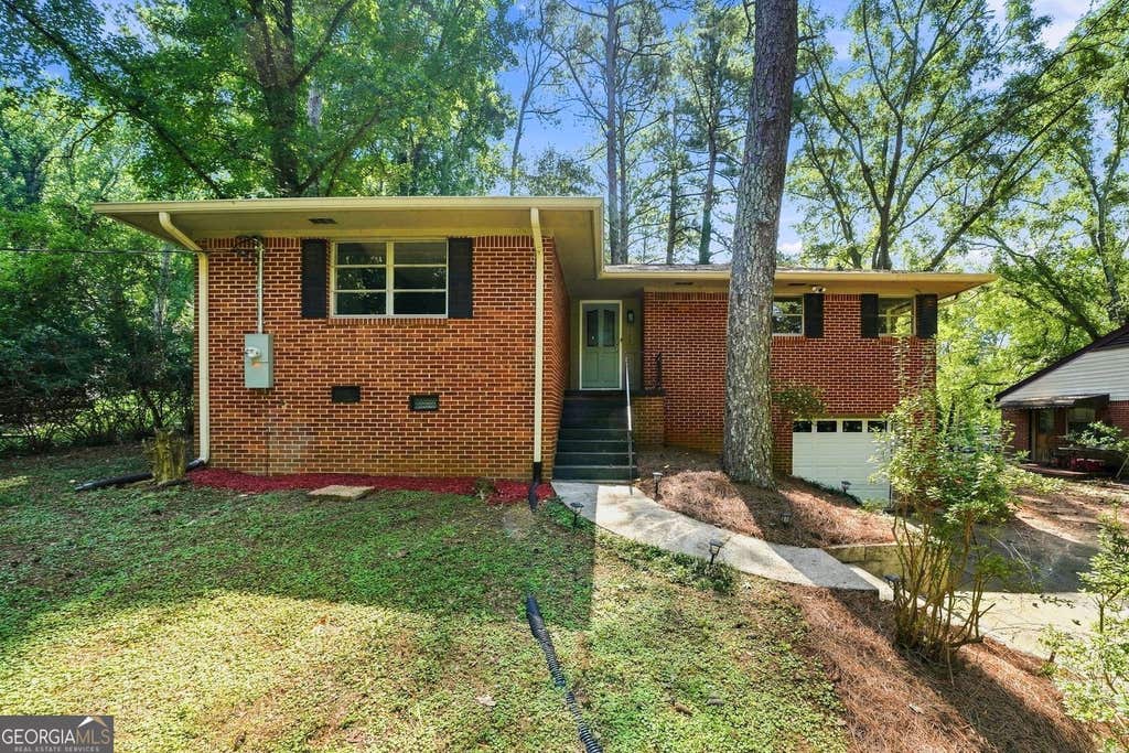 Photo of 128 Dickson Court, Marietta, GA 30066 (MLS # 10830894)
