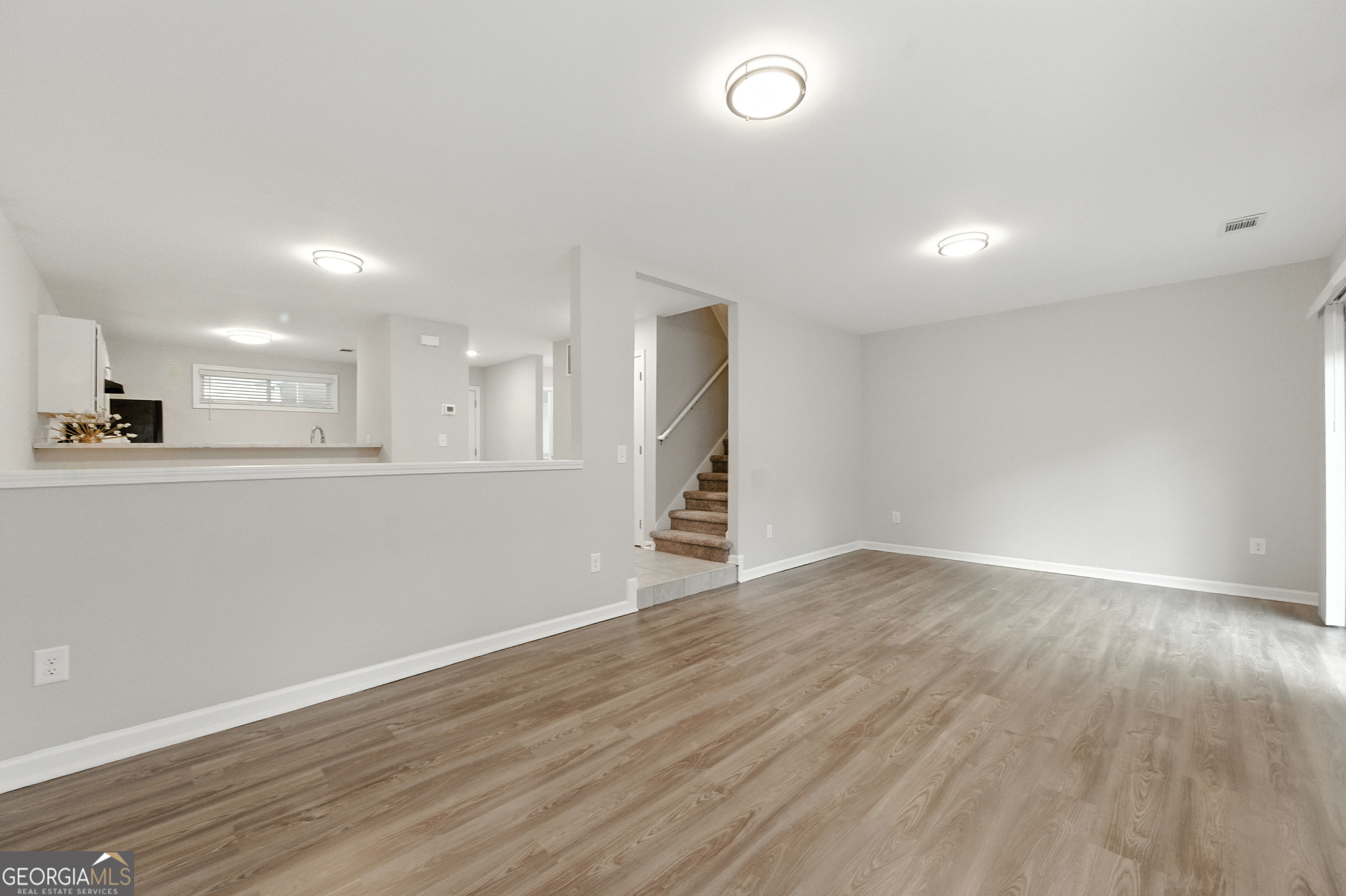 City convenience with Suburban feel! Lease this SPACIOUS 3bd townhome TODAY and be close to it all! Highway, restaurants, downtown ATL, Marta commuter system and MORE! The interior has been recently renovated; complete with washer/dryer and fridge! Schedule a viewing today...and MAKE IT HOME!!