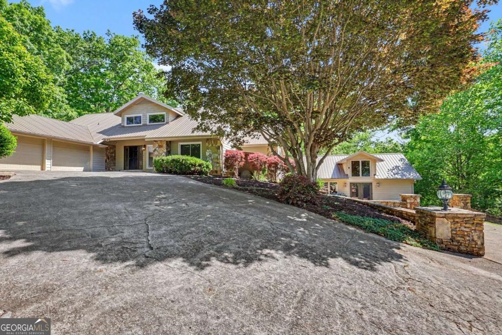 Photo of 792 Bugscuffle Road, Hiawassee, GA 30546 (MLS # 10765441)