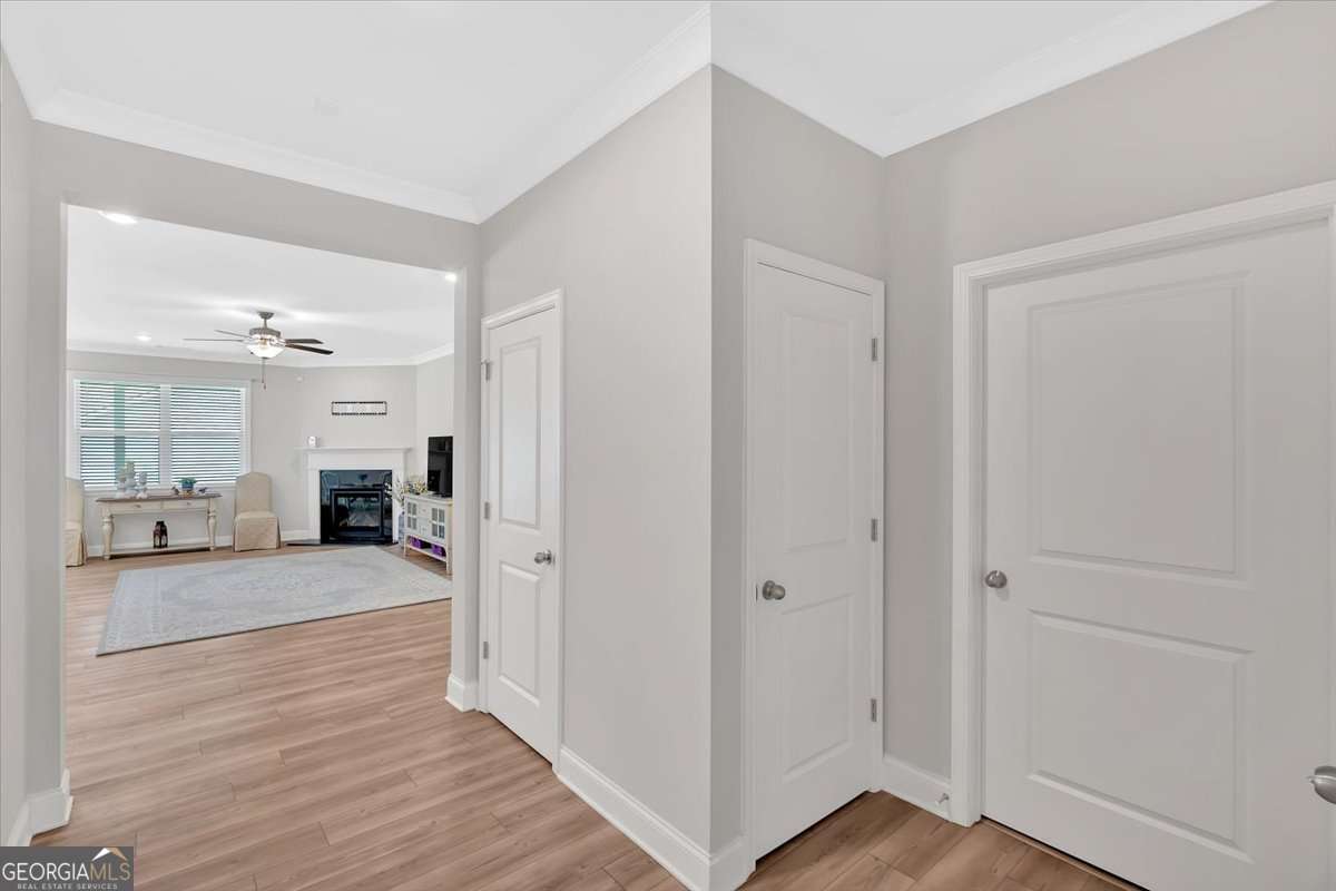 427 BLUFFS VIEW LN