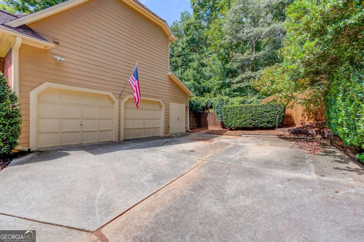 775 Woodrow DR