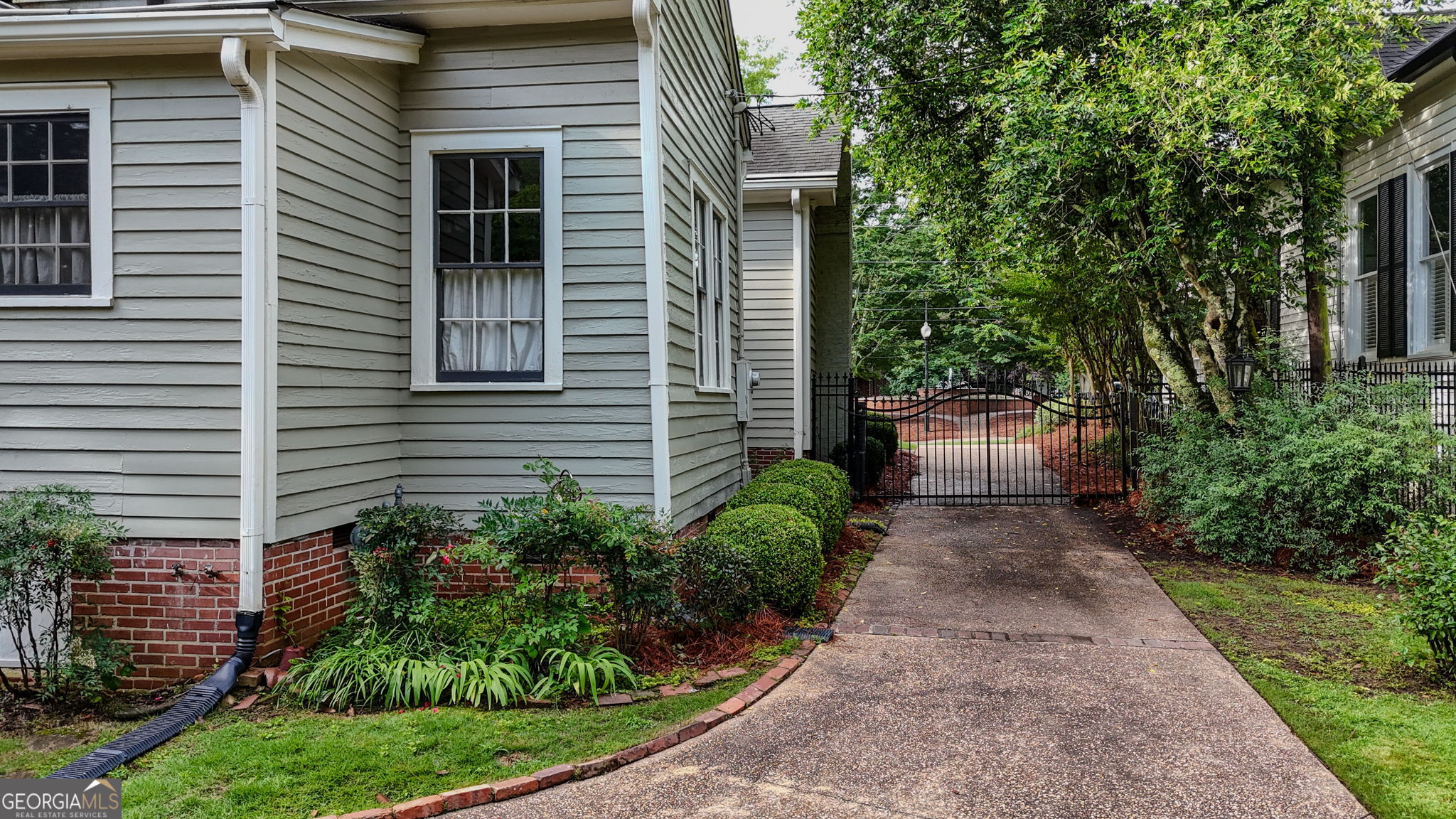 9 Temple AVE