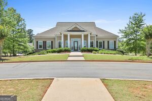 Newnan, Georgia 30263, United States, 4 Bedrooms Bedrooms, ,3 BathroomsBathrooms,Residential,Pending,27802