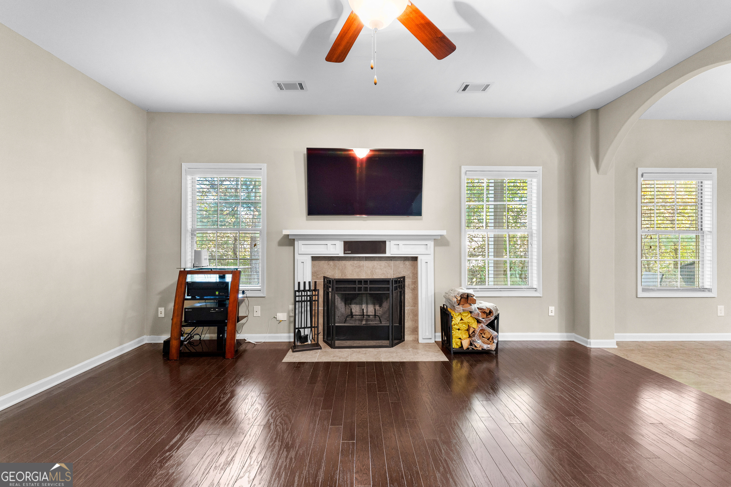 Newnan, Georgia 30263, United States, 4 Bedrooms Bedrooms, ,3 BathroomsBathrooms,Residential,Pending,27802