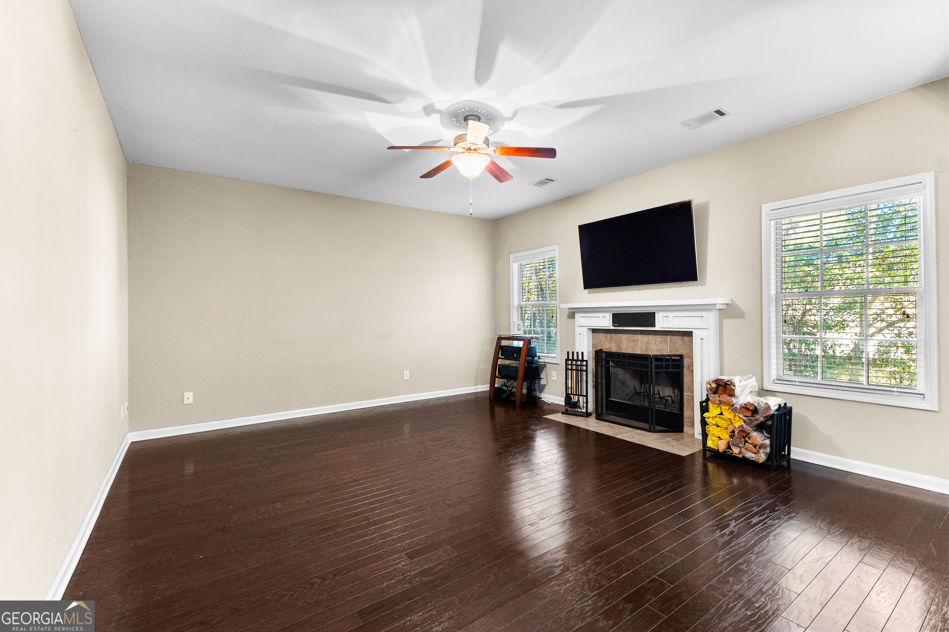 Newnan, Georgia 30263, United States, 4 Bedrooms Bedrooms, ,3 BathroomsBathrooms,Residential,Pending,27802