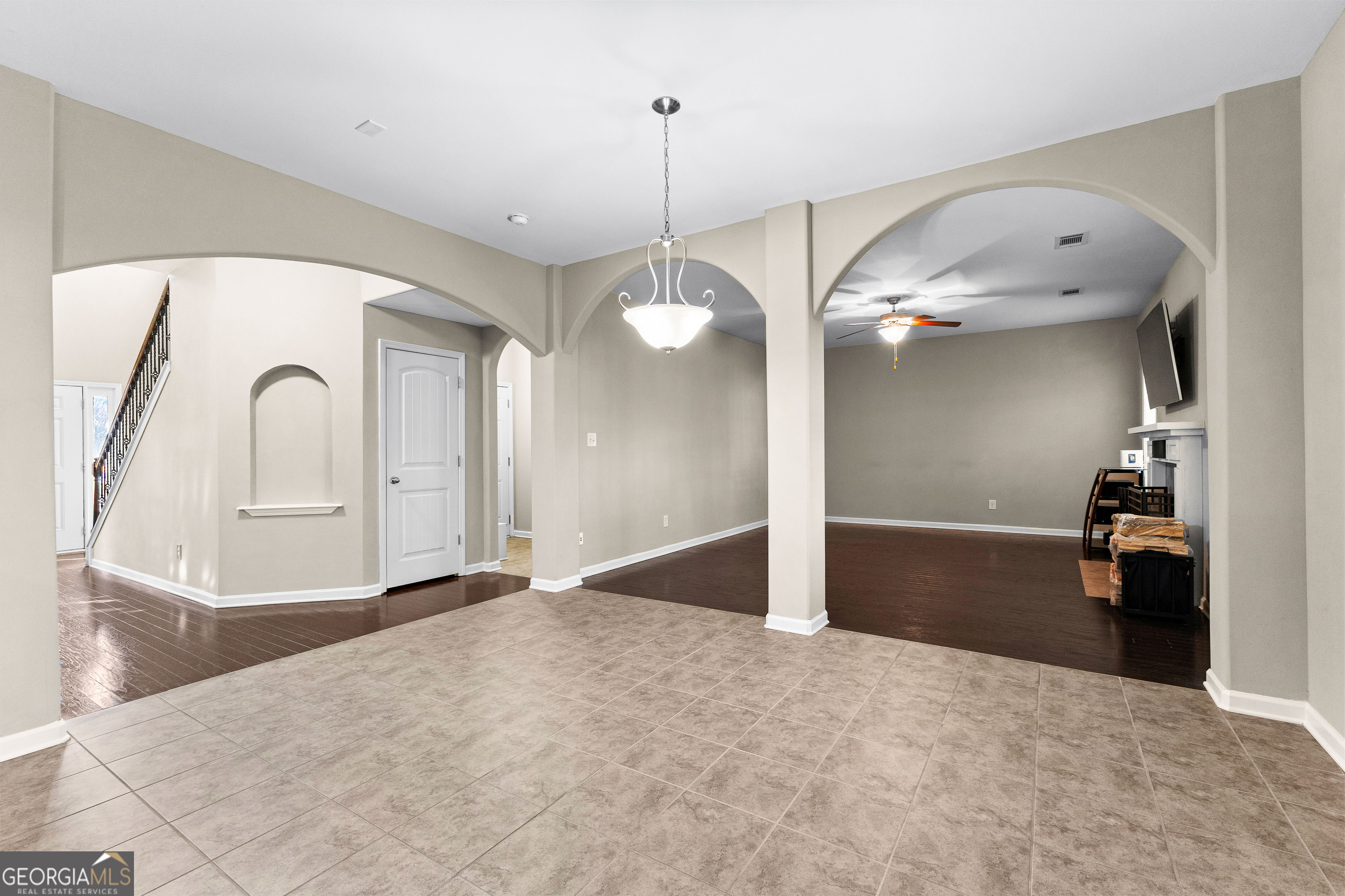 Newnan, Georgia 30263, United States, 4 Bedrooms Bedrooms, ,3 BathroomsBathrooms,Residential,Pending,27802