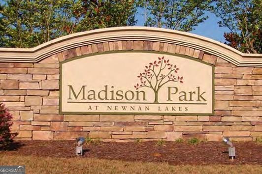 Newnan, Georgia 30263, United States, 4 Bedrooms Bedrooms, ,3 BathroomsBathrooms,Residential,Pending,27802