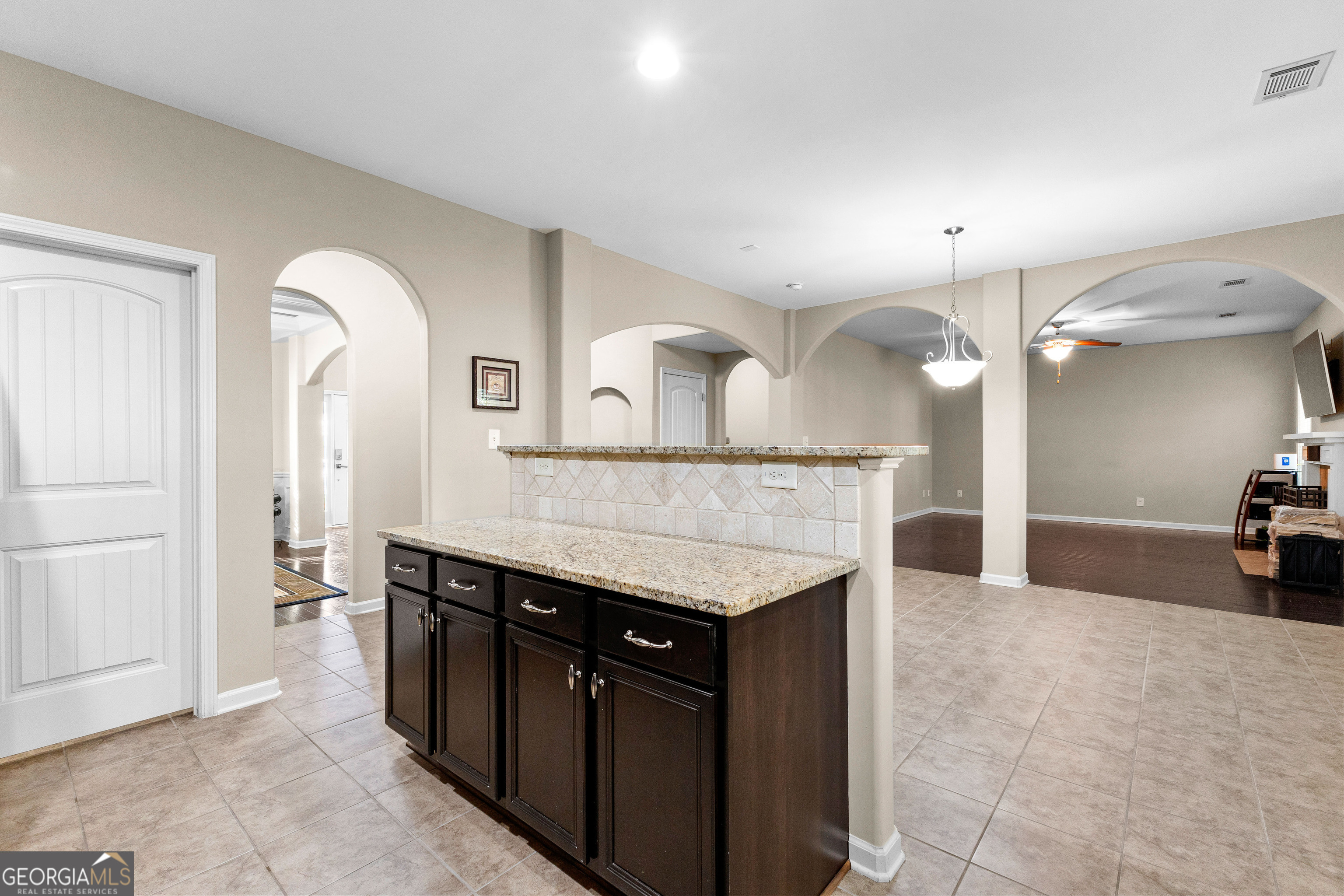 Newnan, Georgia 30263, United States, 4 Bedrooms Bedrooms, ,3 BathroomsBathrooms,Residential,Pending,27802