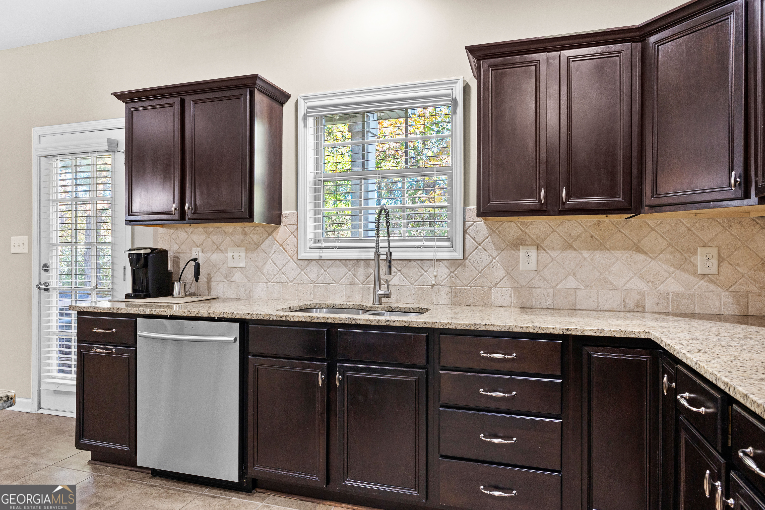 Newnan, Georgia 30263, United States, 4 Bedrooms Bedrooms, ,3 BathroomsBathrooms,Residential,Pending,27802