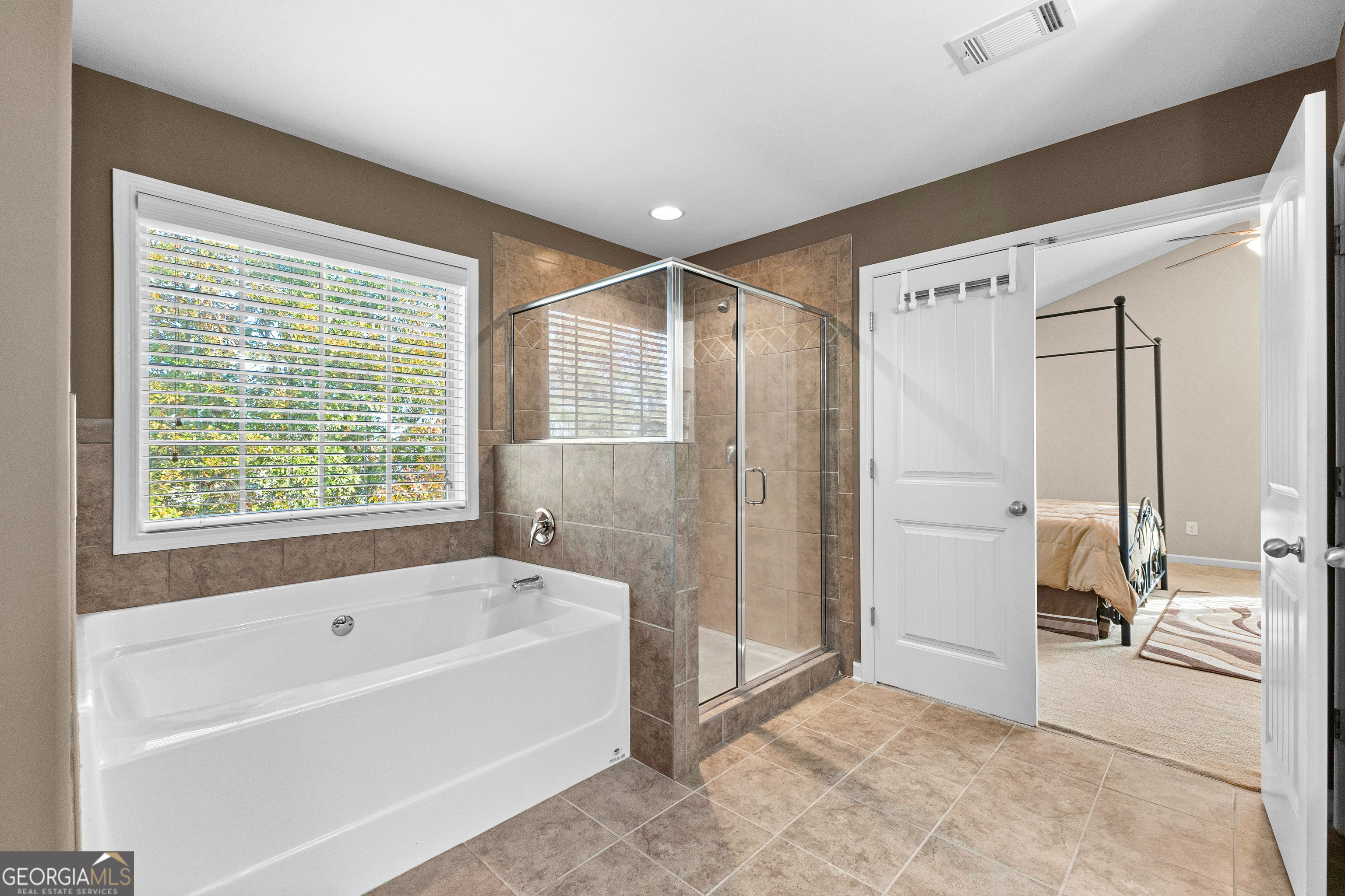 Newnan, Georgia 30263, United States, 4 Bedrooms Bedrooms, ,3 BathroomsBathrooms,Residential,Pending,27802