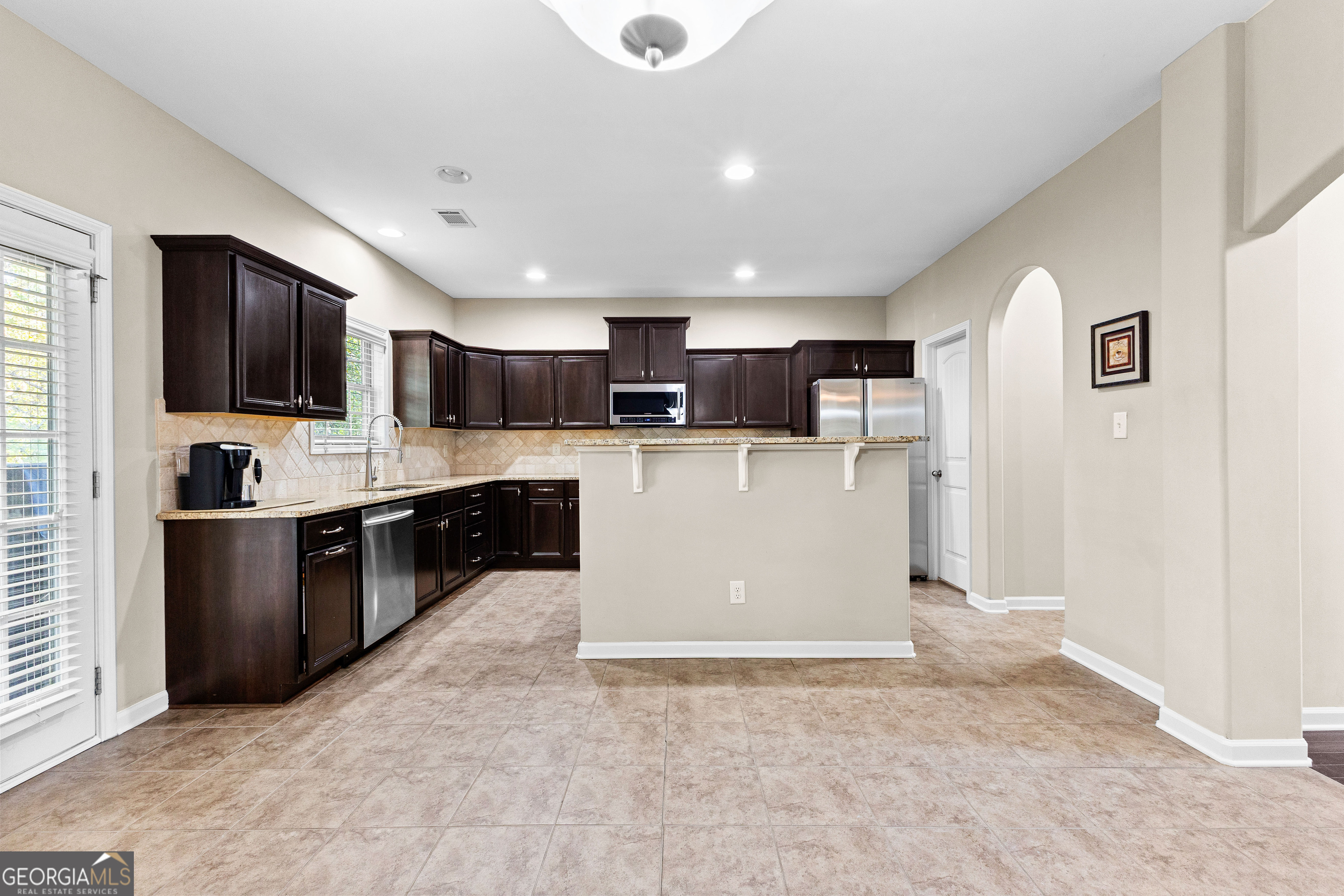 Newnan, Georgia 30263, United States, 4 Bedrooms Bedrooms, ,3 BathroomsBathrooms,Residential,Pending,27802