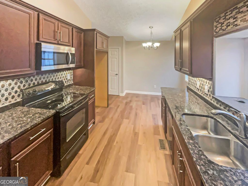 Photo of 536 Bluff Court, Woodstock, GA 30188 (MLS # 10655591)