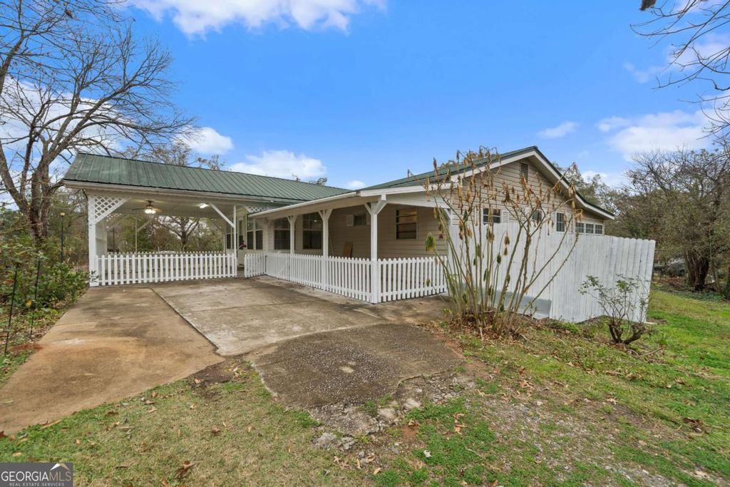 Photo of 123 Helen Circle SW, Milledgeville, GA 31061 (MLS # 10653561)