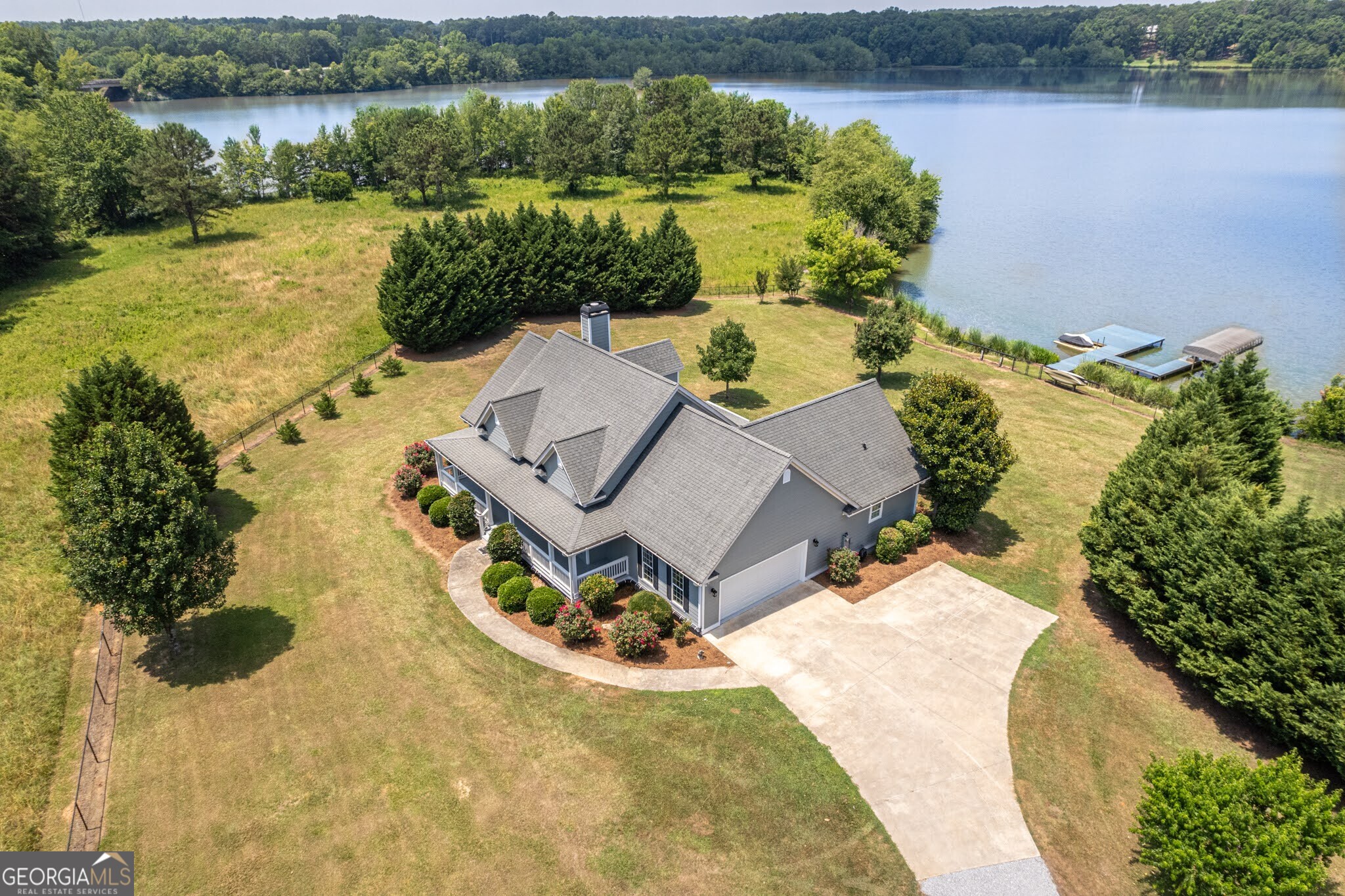 1061 Shoreline DR