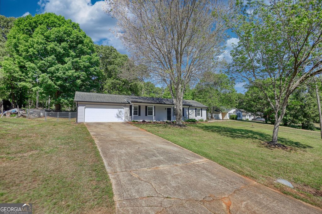 Photo of 205 Lazy Hollow Ln, Covington, GA 30016 (MLS # 10741497)
