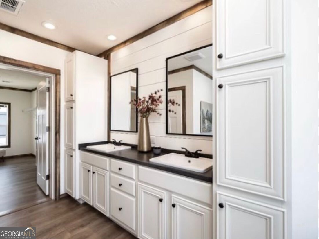 1590 Buttermilk RD SW