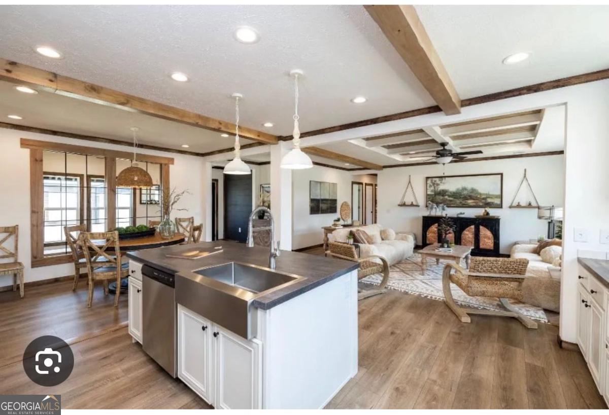 1590 Buttermilk RD SW