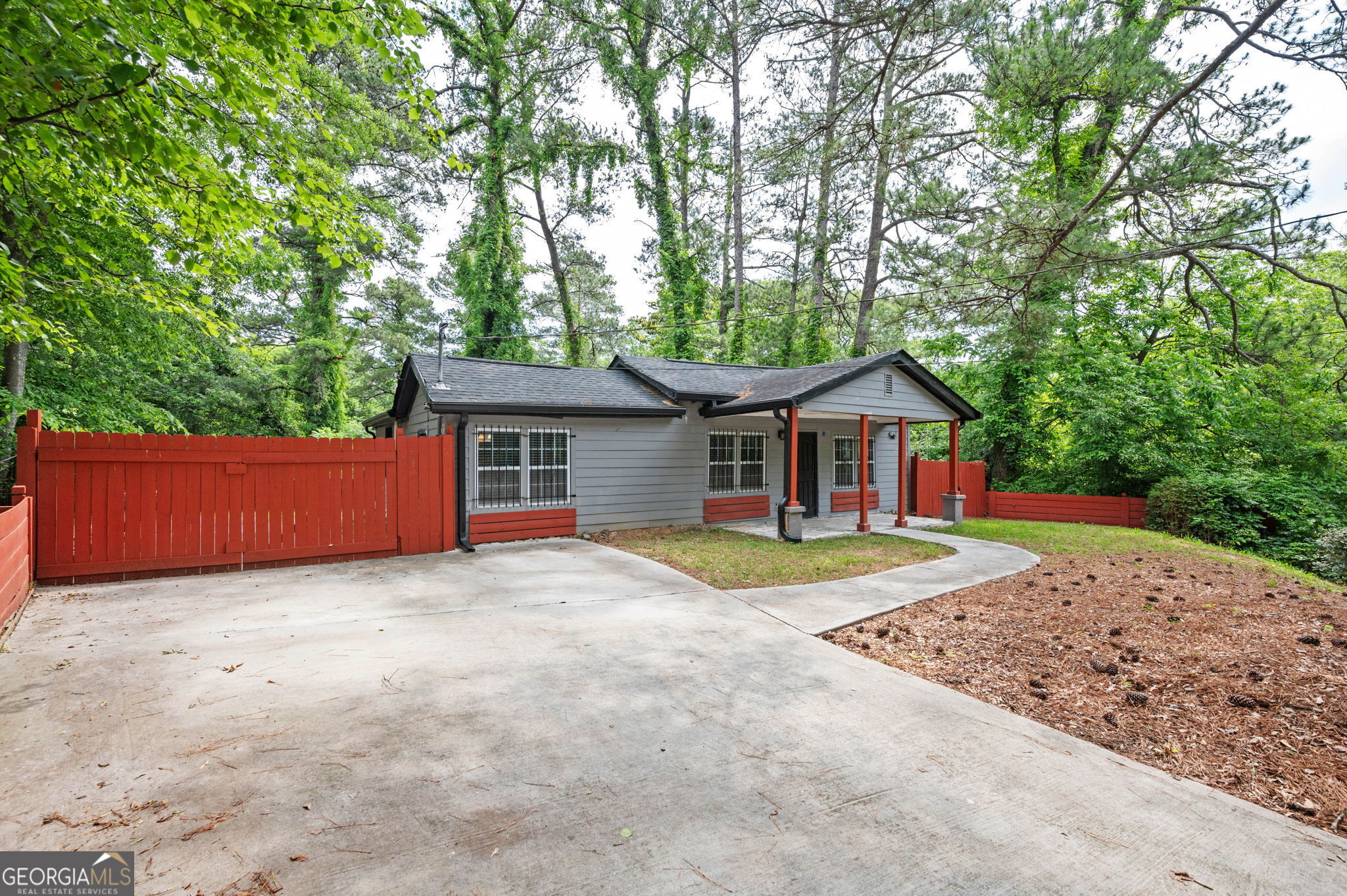 3479 Thompson DR NW