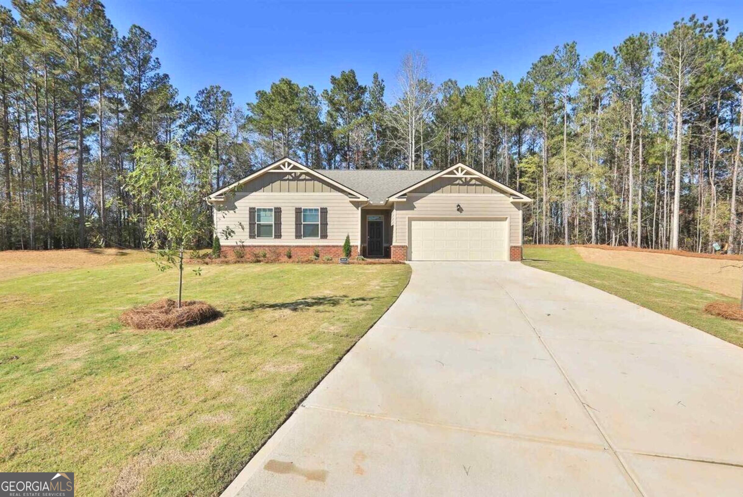 RANCH: 4 bedroom/2 bath home with an open floor plan in a well-maintained neighborhood, two miles from downtown Senoia and three miles from South Peachtree City. Almost an acre lot located in a cul-de-sac. Hardwood floors throughout, carpets in bedrooms. A split bedroom plan is where the primary bedroom is on one side of the home, and the other three bedrooms are on the other side of the house. The home comes with a refrigerator, washer/dryer, and sprinkler system. Oversized granite kitchen island and bar, with w/stainless-steel appliances, and a walk-in pantry. Huge family room with/ fireplace and covered patio. Subdivision Amenities include a large pool, sauna, kiddie pool, playground, tennis courts, basketball courts, fitness center, and soccer field. Senoia is a golf cart-friendly community with paths leading to downtown. Available October 1st. Centrally located just 3 miles to Hwy 74 in Peachtree City and 2 miles to downtown Senoia. ~ Schools: Willis Rd Elementary ~ East Coweta Middle/High **Simple walk-through video available at request. Minimum 675 FICO score, Rental Application, 3 Paystubs, Photo ID, 3 X monthly income, verifiable income. Here is the 3-D Tour: https://www.zillow.com/edit-3d-home/737304