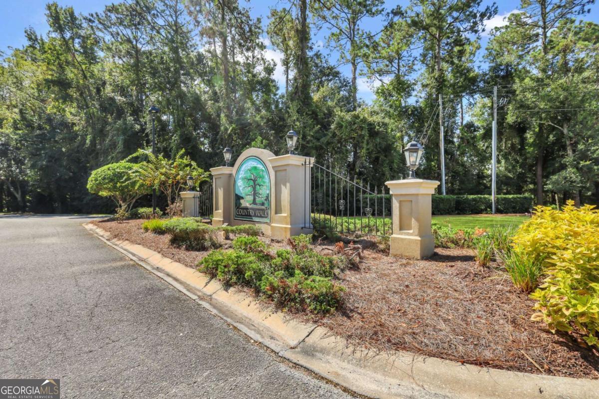 405 Country Walk CIR