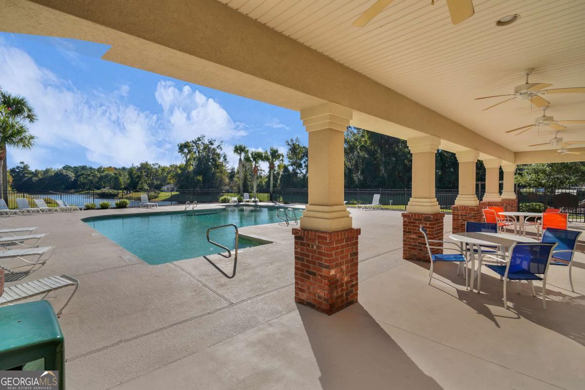 405 Country Walk CIR