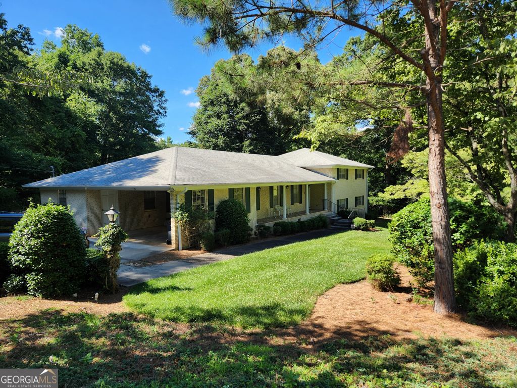 Photo of 1181 Lakeshore Circle, Gainesville, GA 30501 (MLS # 10670618)
