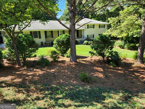 Photo of 1181 Lakeshore Circle, Gainesville, GA 30501 (MLS # 10670618)