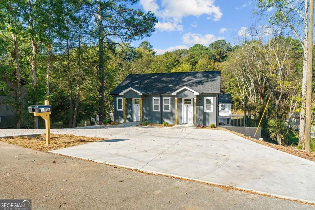 Photo of 1380 Lida Street, Dalton, GA 30720 (MLS # 10624726)