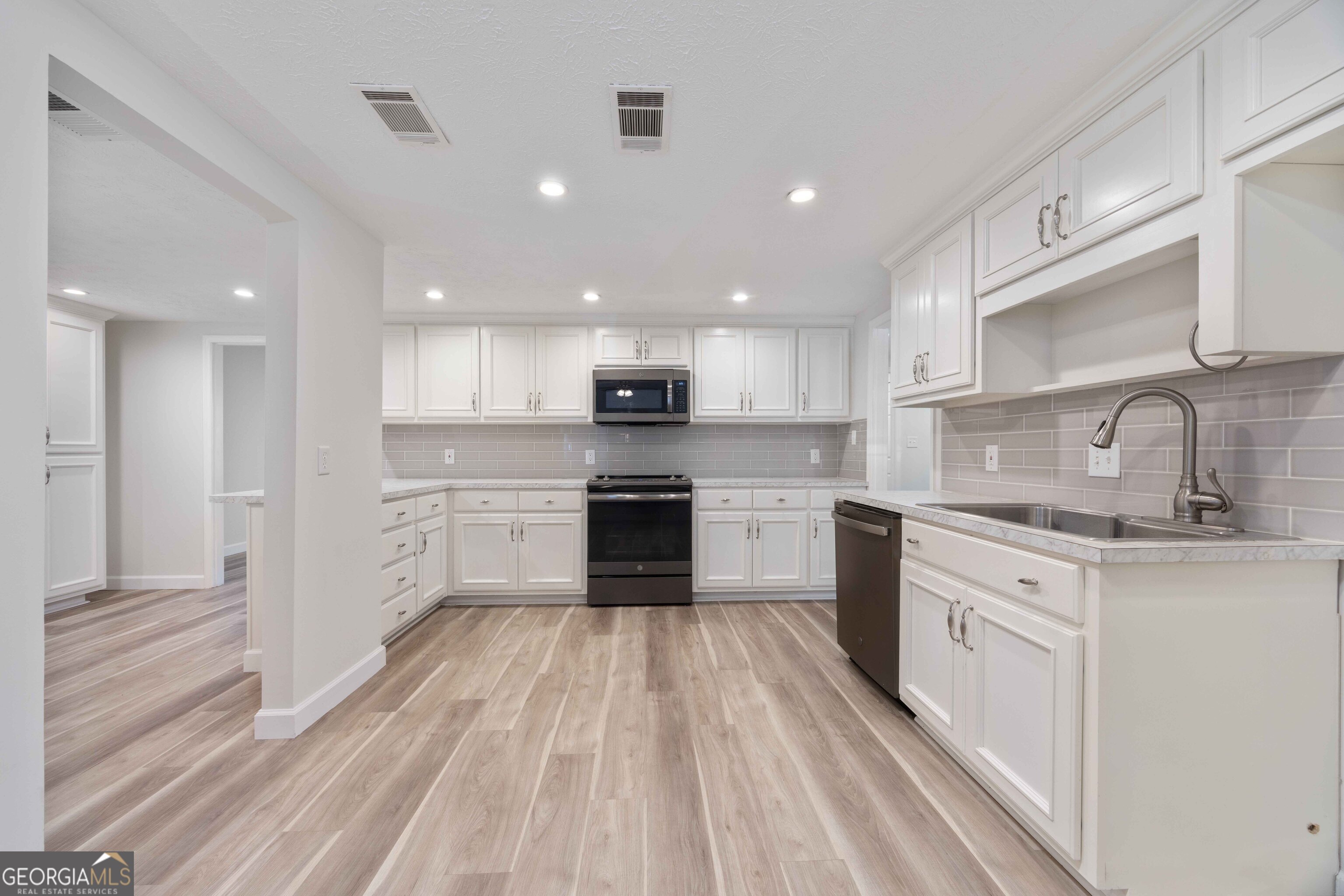 6101 River RD APT 20