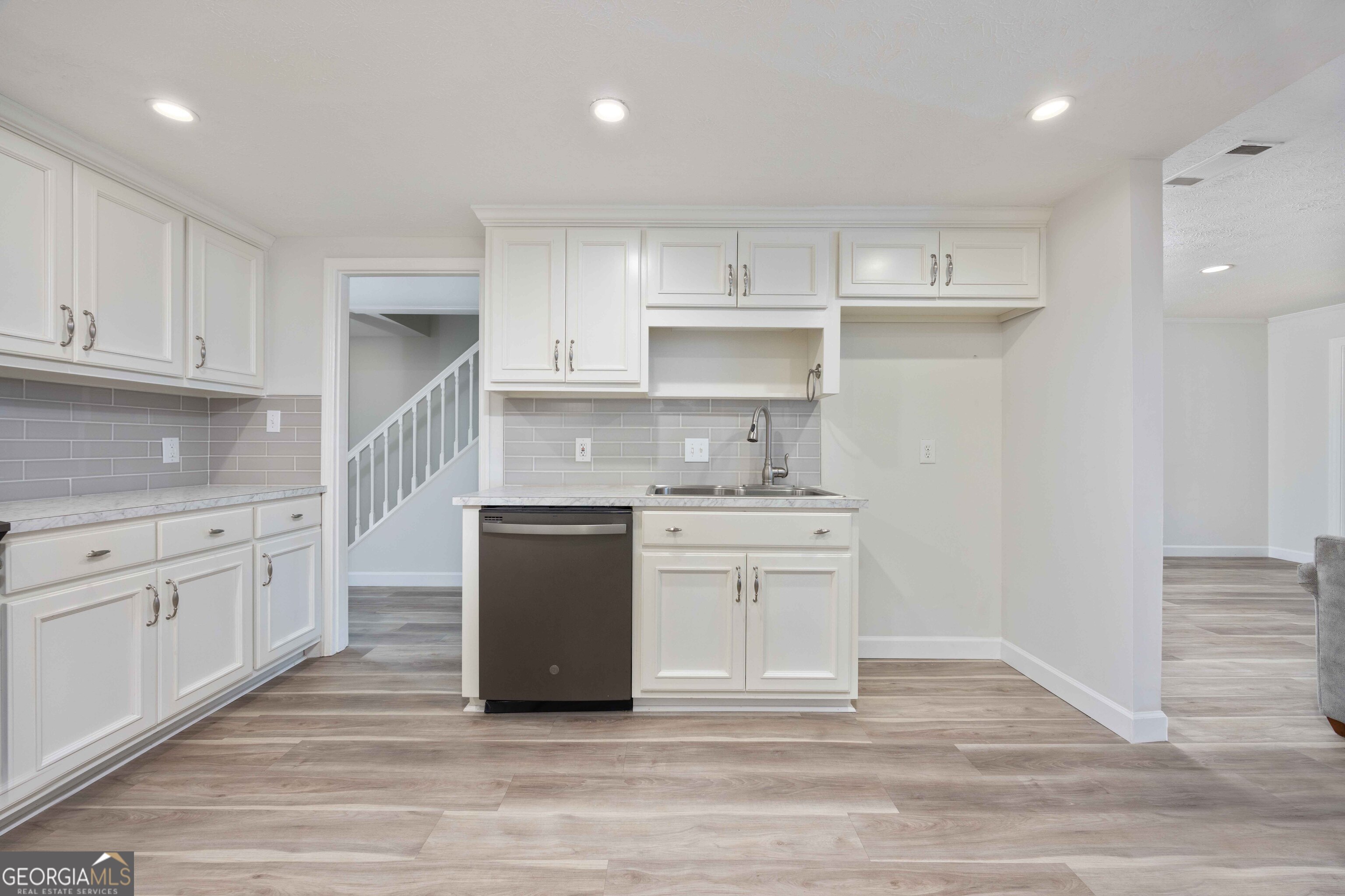 6101 River RD APT 20