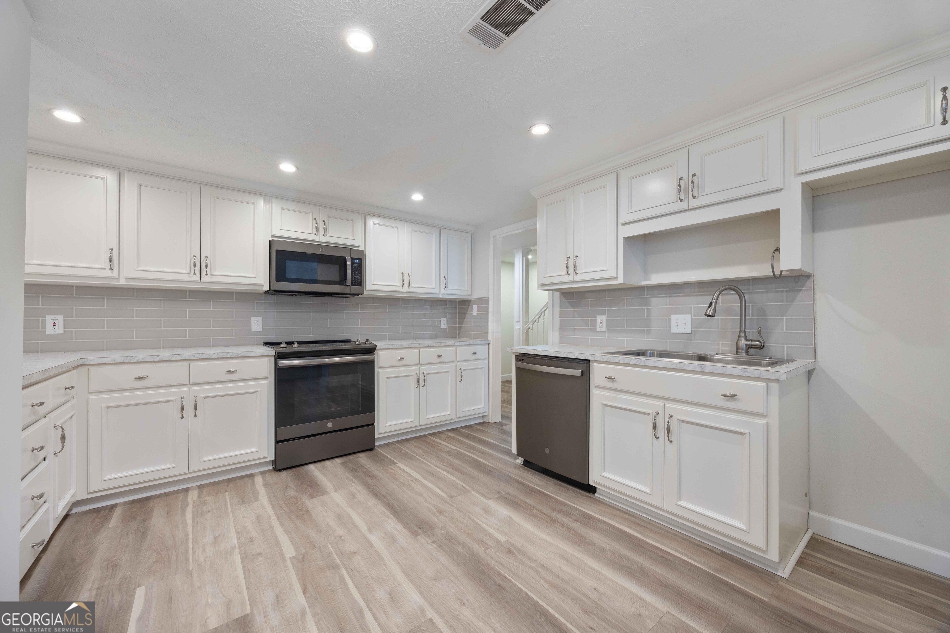 6101 River RD APT 20