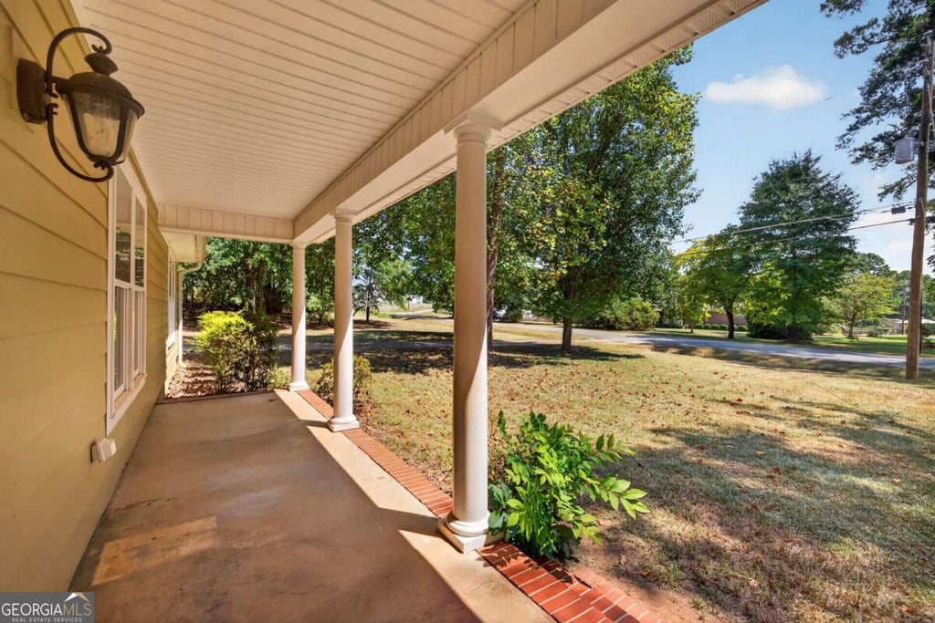 Photo of 138 Lakeshore Circle NE, Milledgeville, GA 31061 (MLS # 10840934)