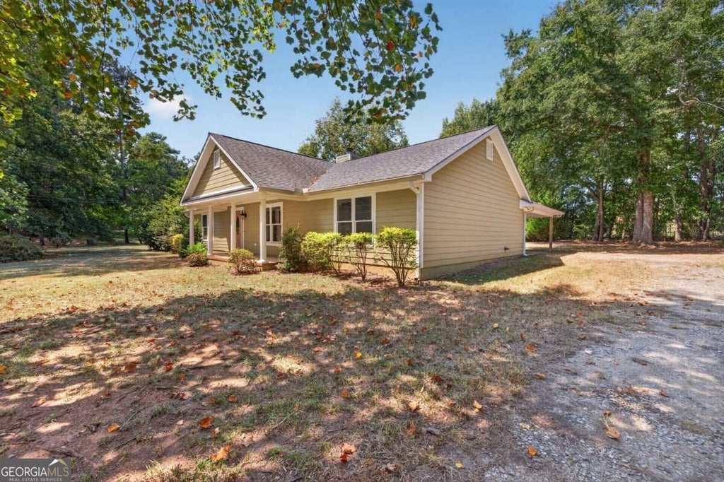 Photo of 138 Lakeshore Circle NE, Milledgeville, GA 31061 (MLS # 10840934)