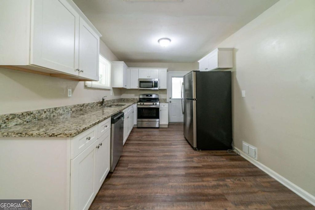 Photo of 3904 W Hilda Circle, Decatur, GA 30035 (MLS # 10709473)