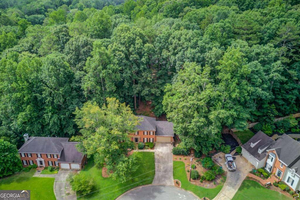Photo of 9620 River Lake Drive, Roswell, GA 30075 (MLS # 10809937)