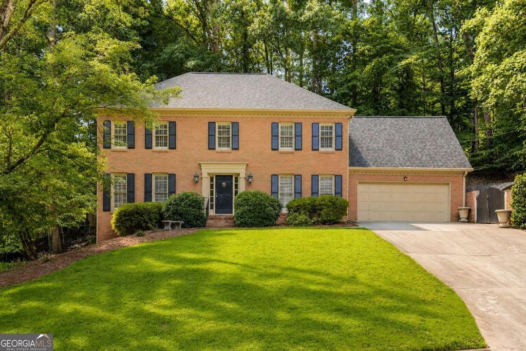 Photo of 9620 River Lake Drive, Roswell, GA 30075 (MLS # 10809937)
