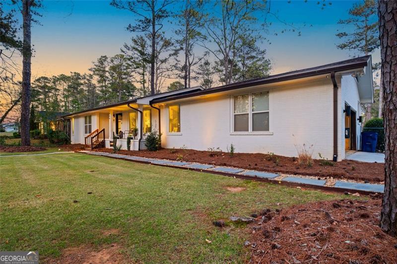 994 Redbud LN