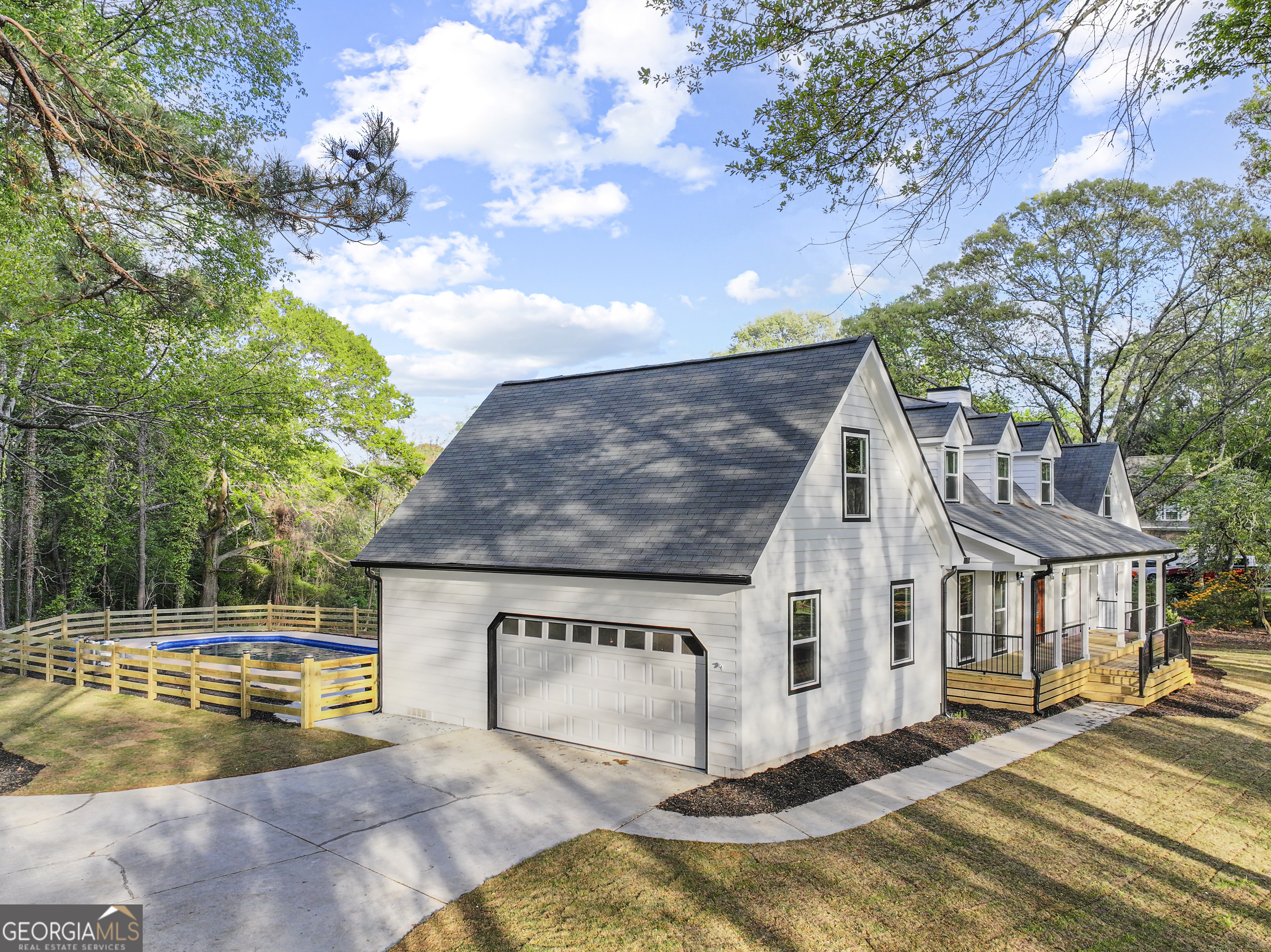 670 Storey LN