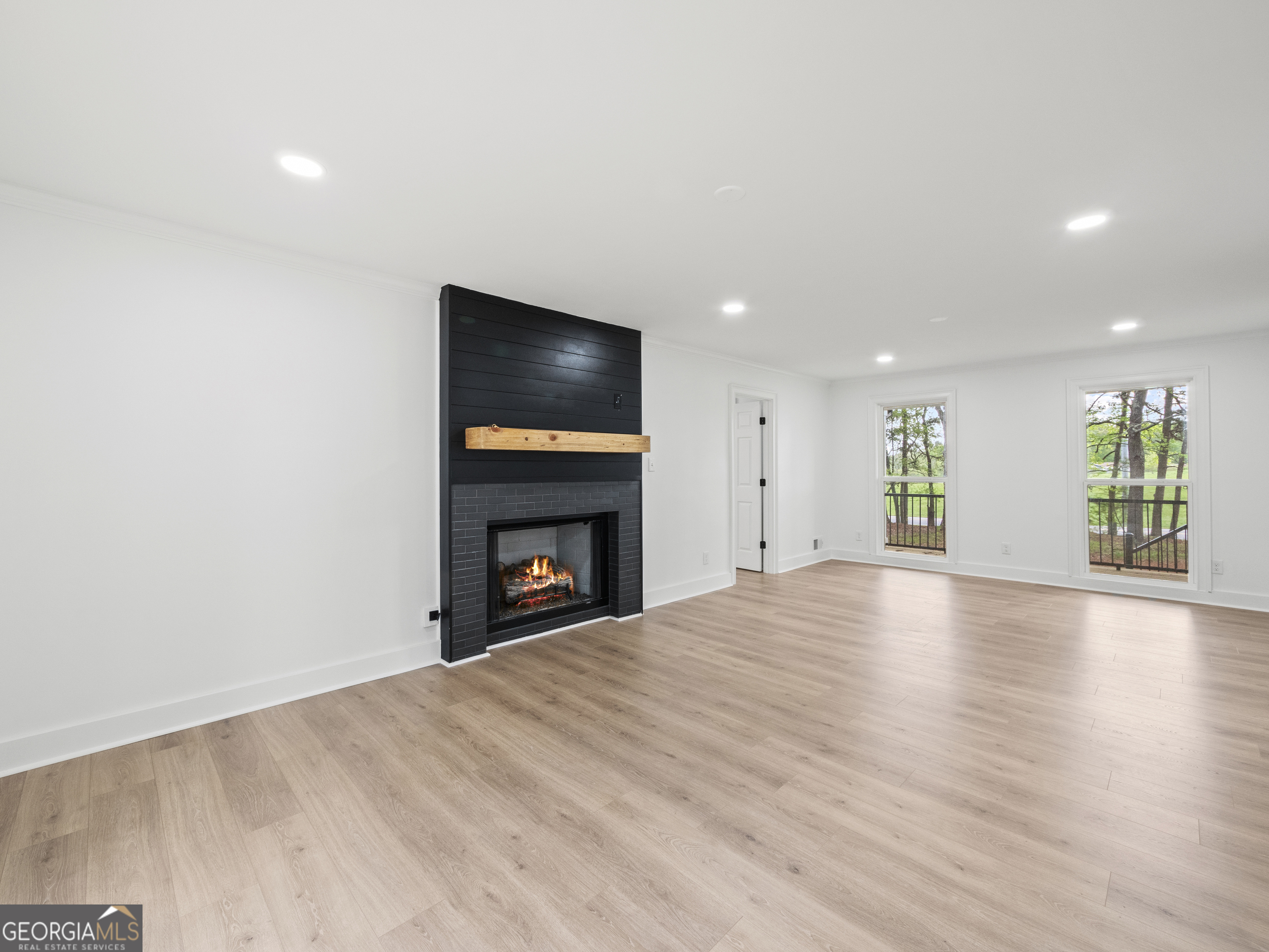670 Storey LN