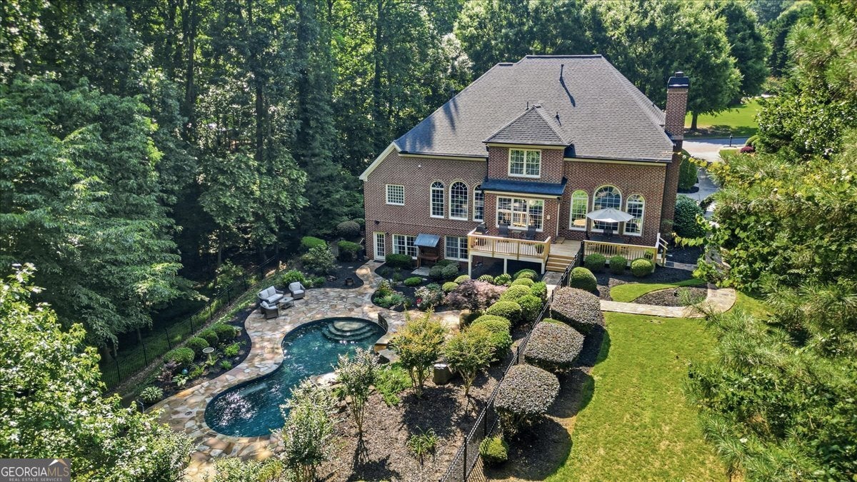 880 Colonial LN