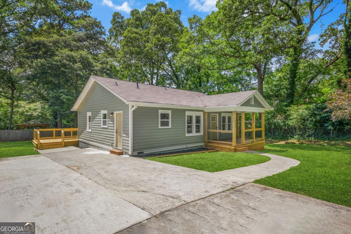 1675 White Oak WAY
