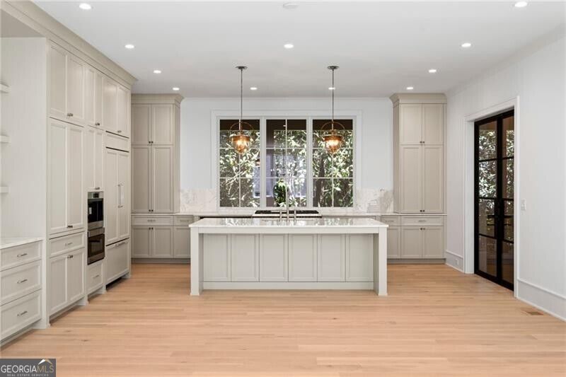 1353 W Wesley RD NW