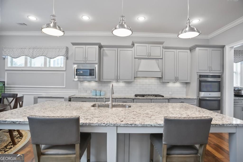 5950 Thoroughbred WAY