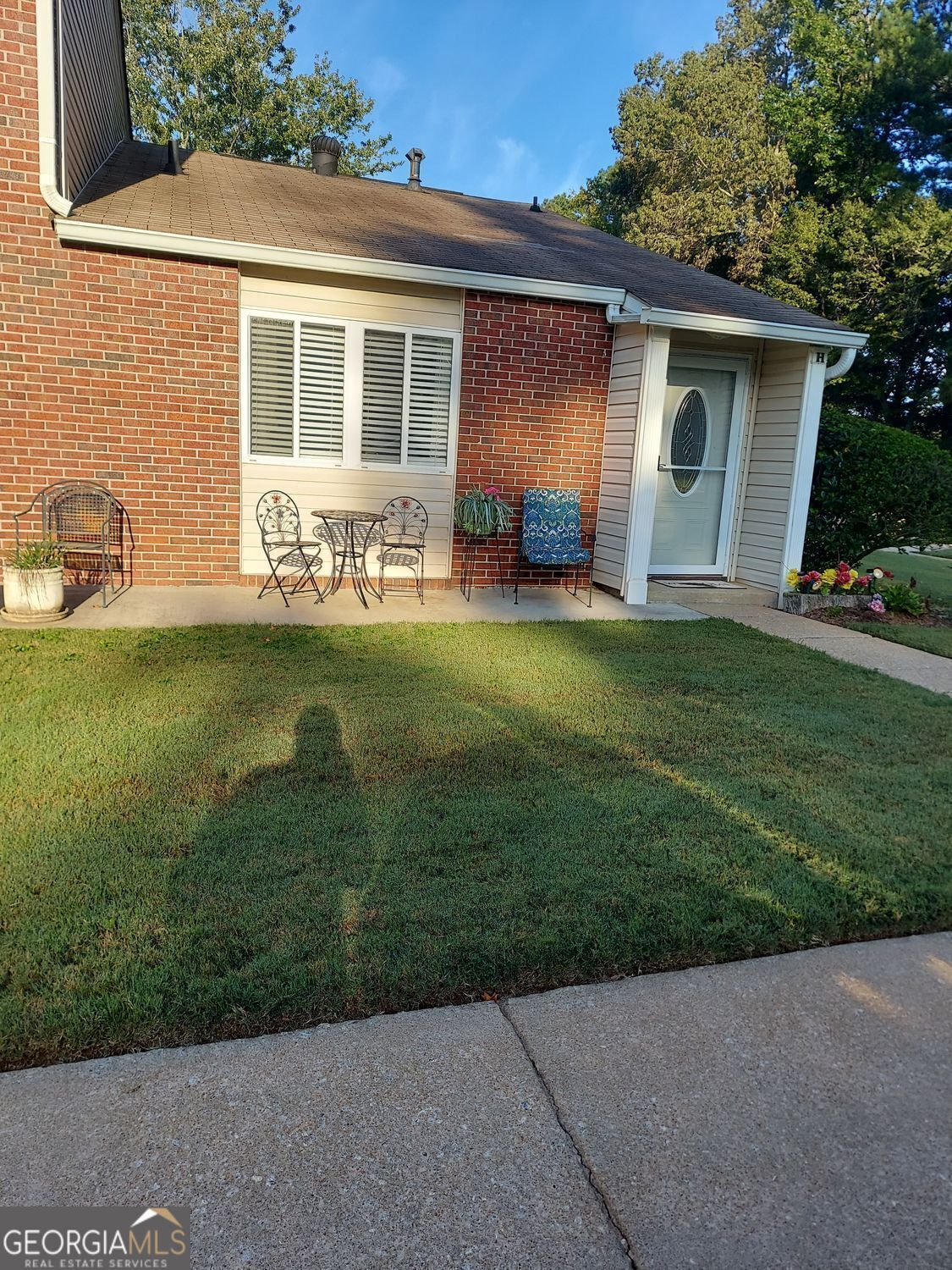 636 North AVE H-10