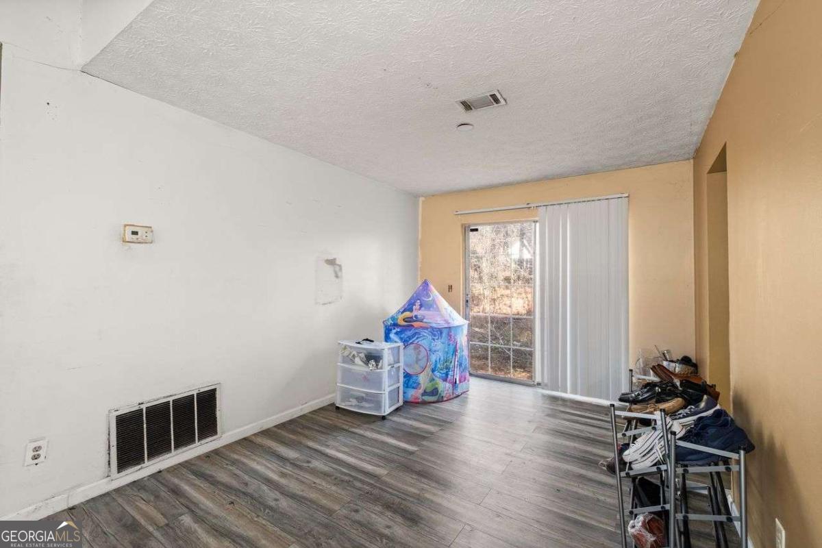 6340 Emerald Pointe CIR