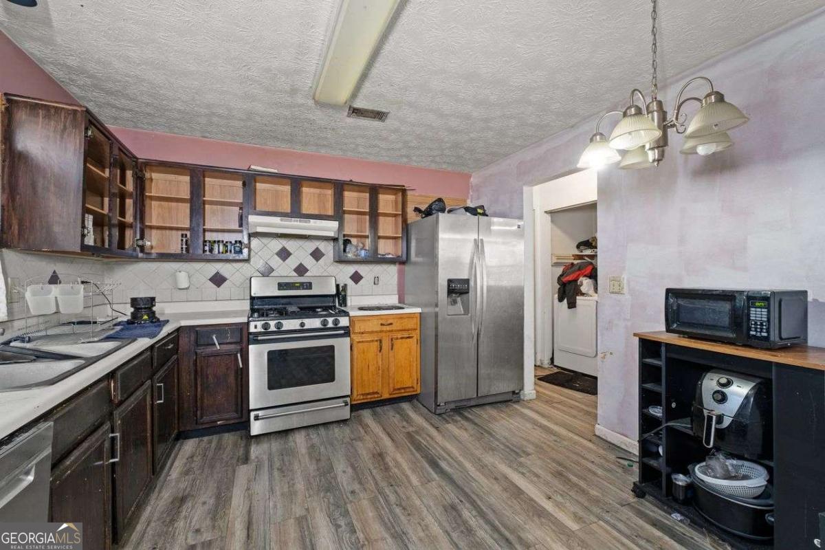 6340 Emerald Pointe CIR