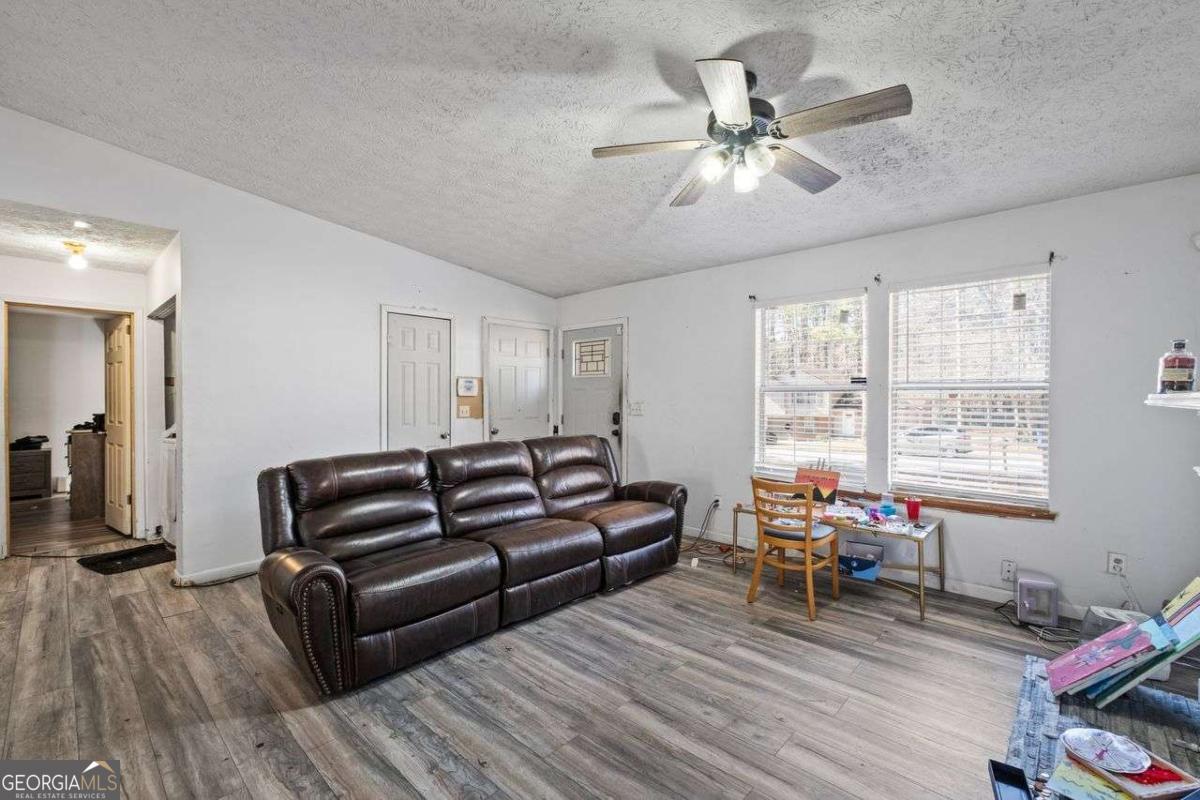 6340 Emerald Pointe CIR